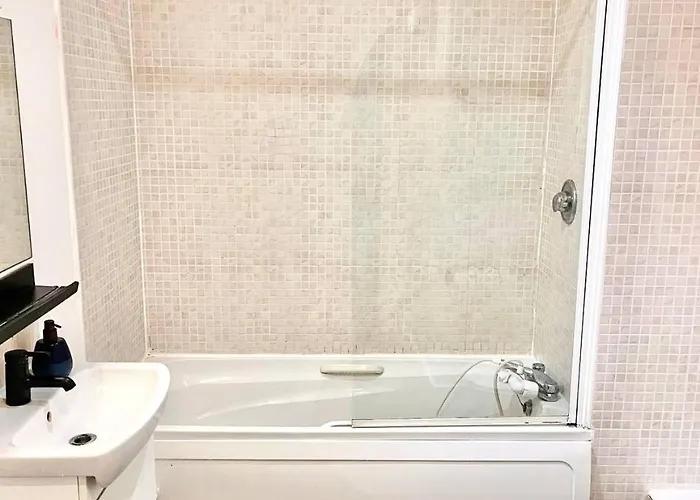 Апартаменты Chic Duplex W Rooftop Retreat