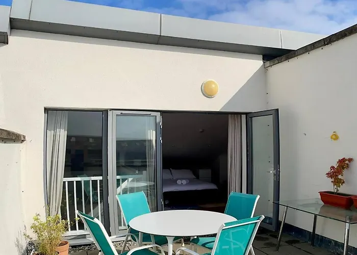 Chic Duplex W Rooftop Retreat Апартаменты *