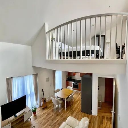 Chic Duplex W Rooftop Retreat