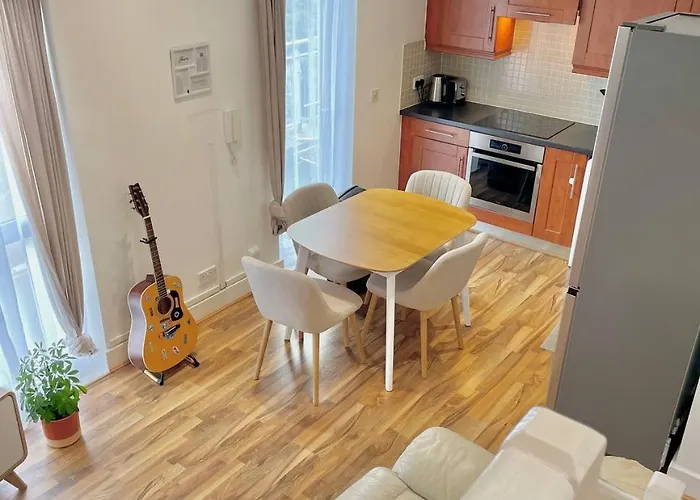 Daire Chic Duplex W Rooftop Retreat *