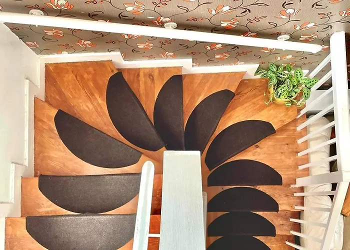 Chic Duplex W Rooftop Retreat *