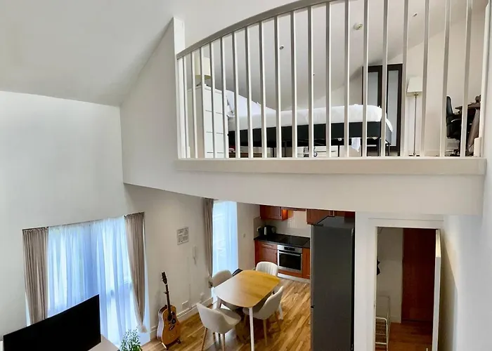 Chic Duplex W Rooftop Retreat