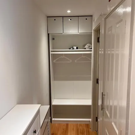 Chic Duplex W Rooftop Retreat * 더블린