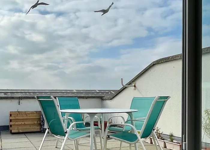 Chic Duplex W Rooftop Retreat